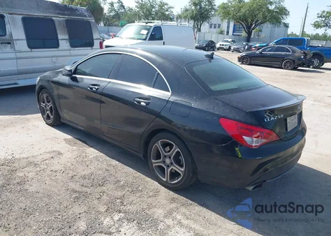 2014 Mercedes-Benz Cla 250 z USA, uszkodzony, nr VIN WDDSJ4EB2EN046677